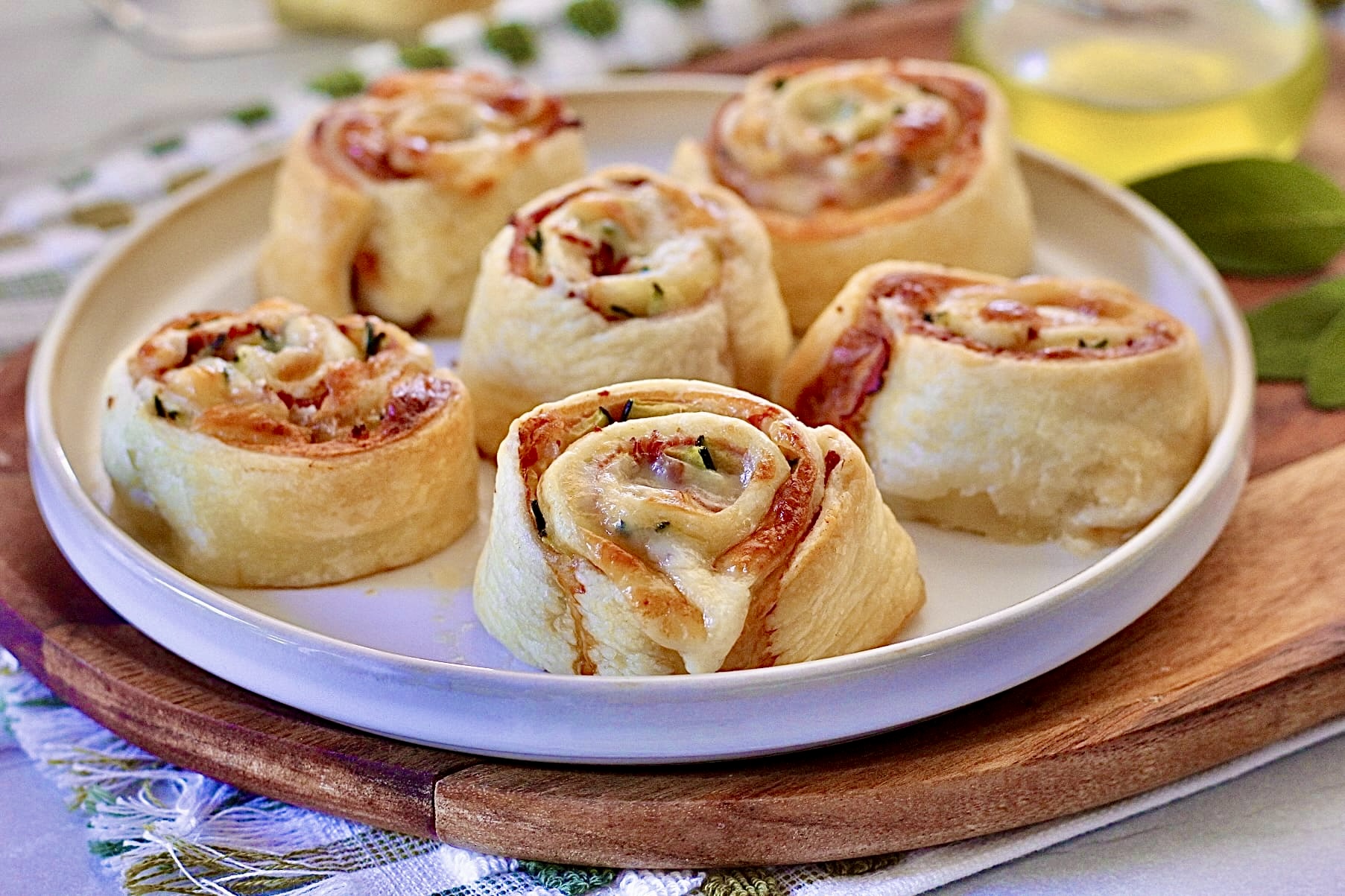 I save myself at the last minute and make everyone agree with stuffed pinwheels.