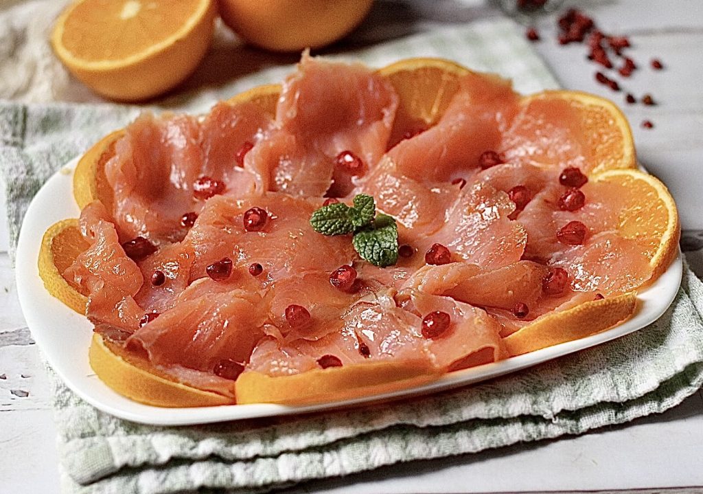 Orange salmon carpaccio, quick and perfect for any occasion.