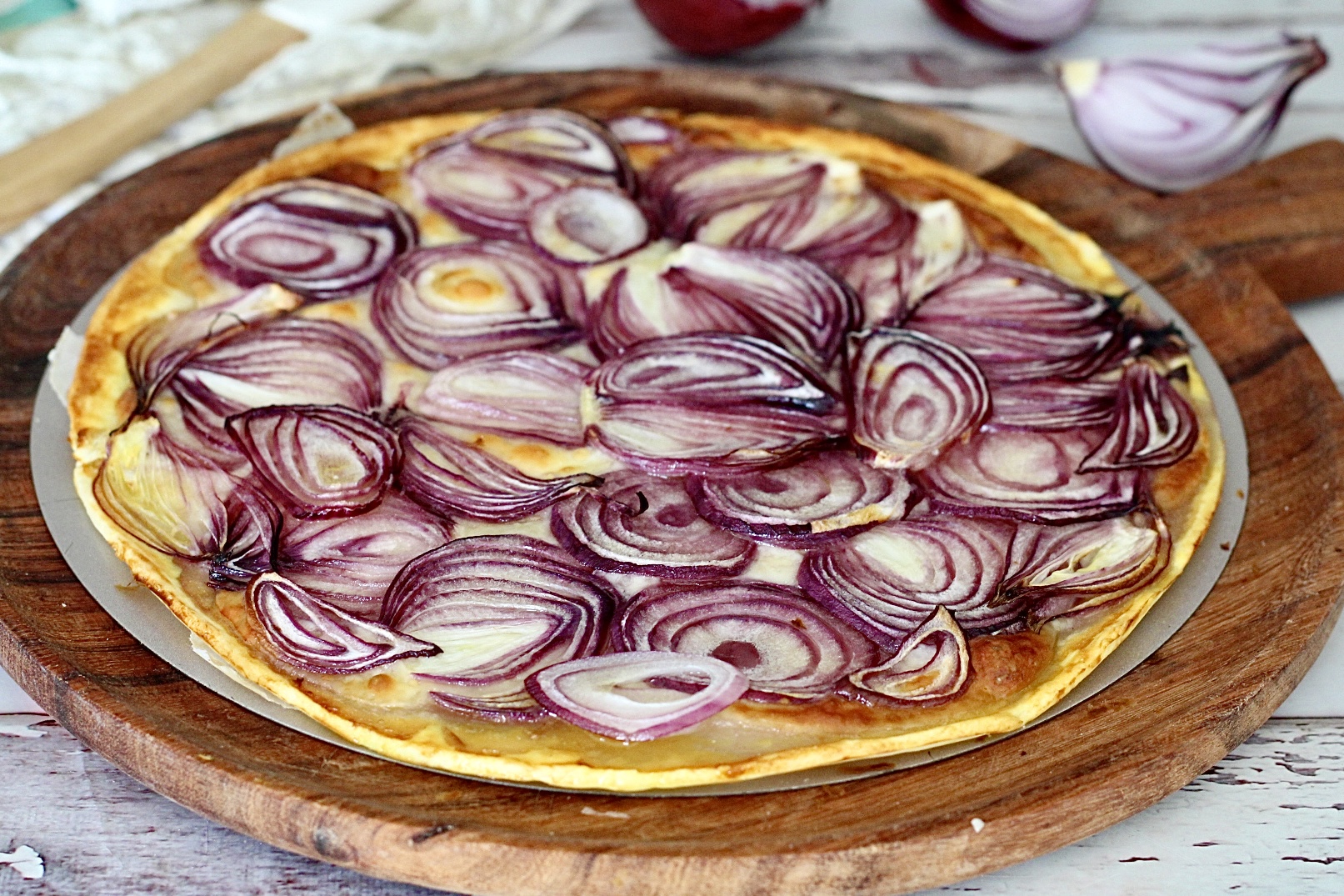 Savory Onion Pie with a Melted Heart, Tasty and Economical.