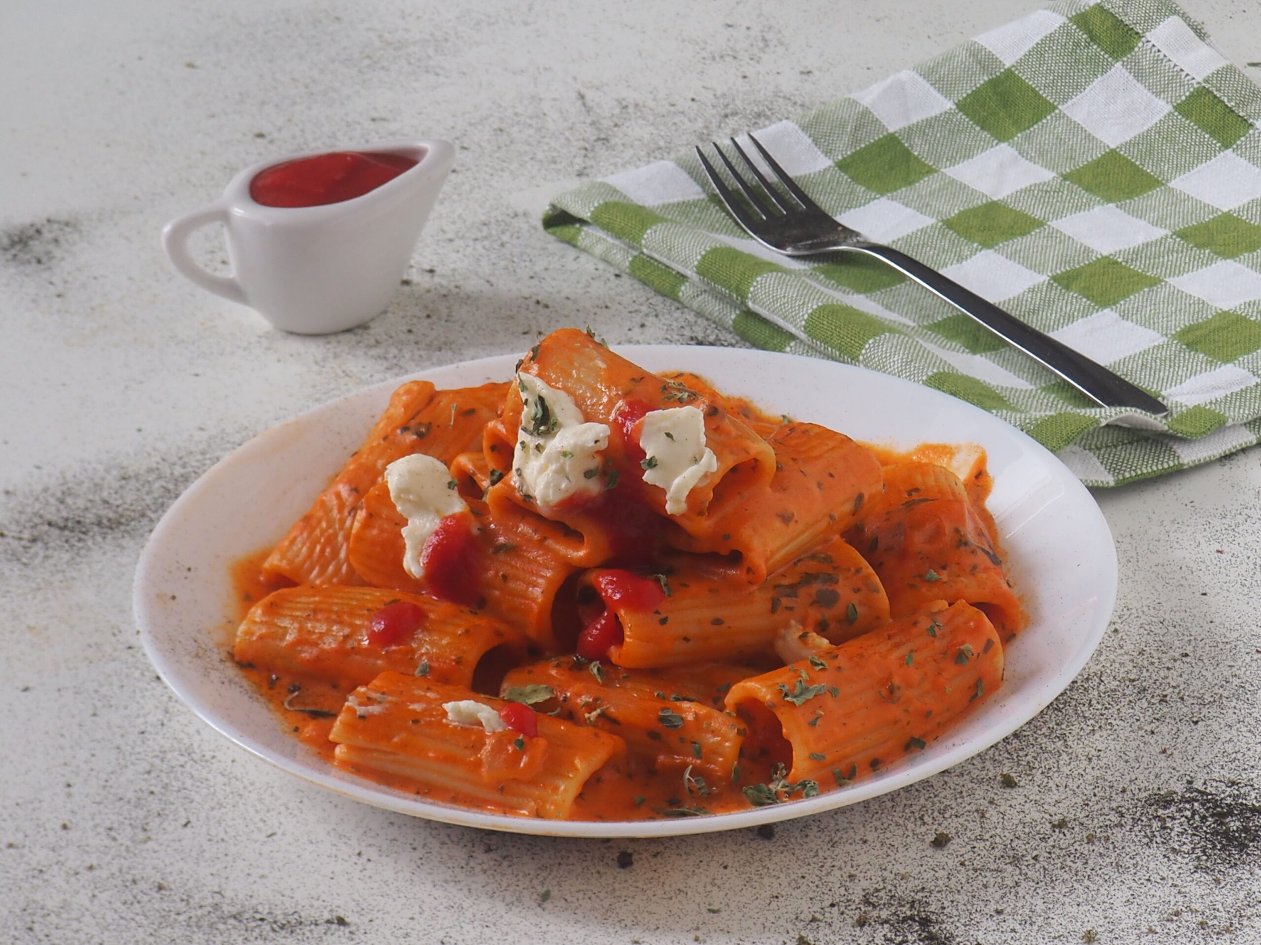 Rigatoni with Tomato and Mascarpone Sauce