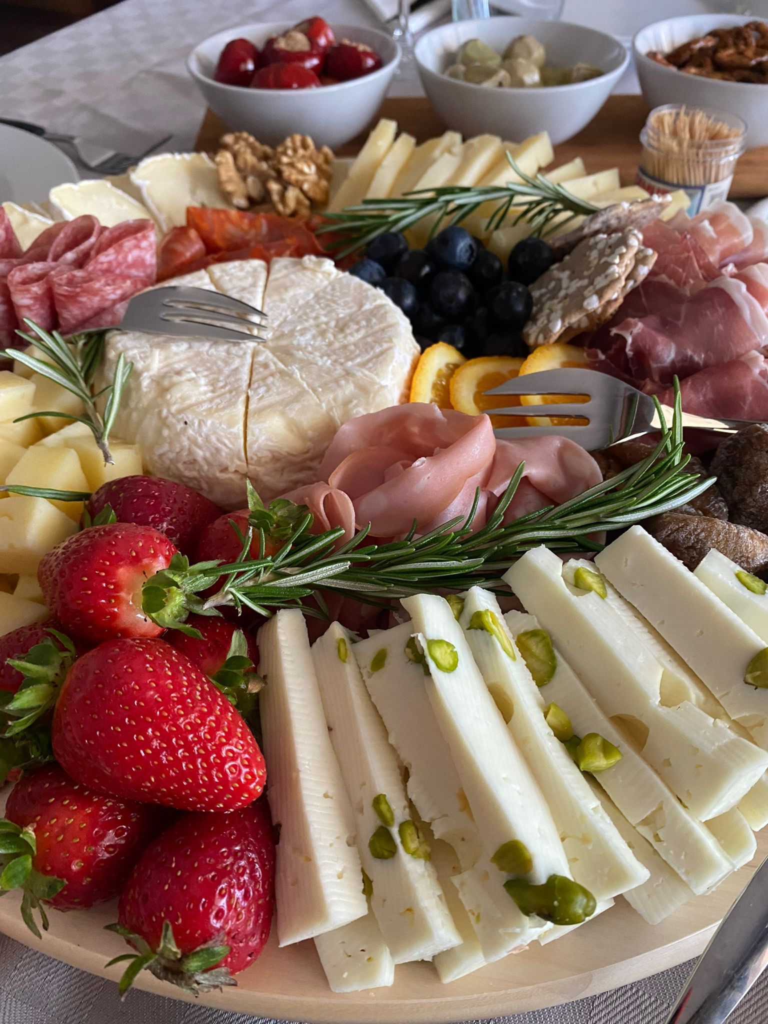 How to Create a Perfect Cheese Board