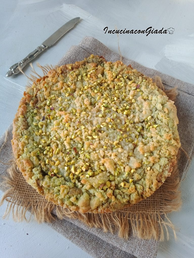 Pistachio Crumble Cake