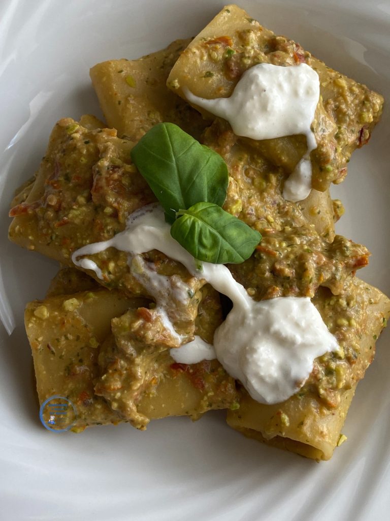 Pasta with pistachio pesto, blend and eat