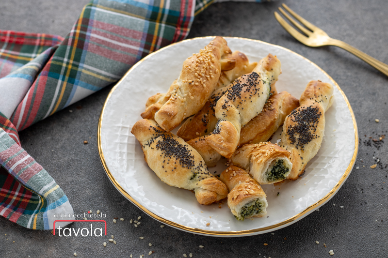 PUFF PASTRY CANDIES WITH RICOTTA AND SPINACH