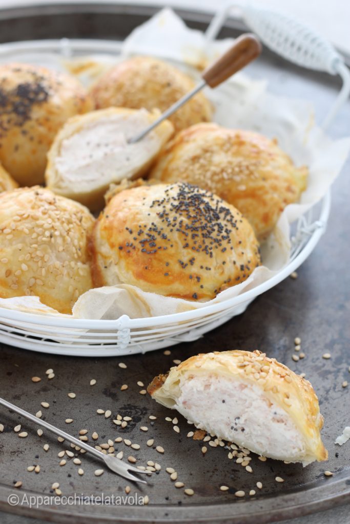 round puff pastry with ham and cheese