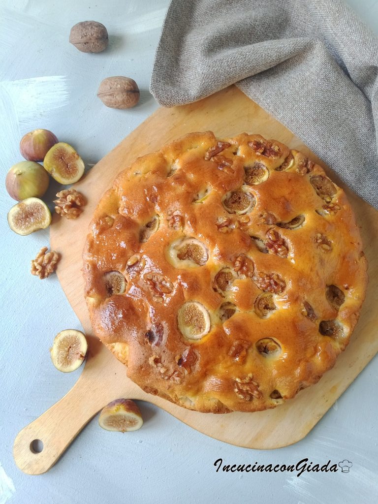 Soft figs and walnuts cake