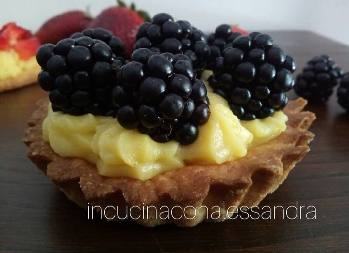 Spelt Tartlets with Cream and Blackberries
