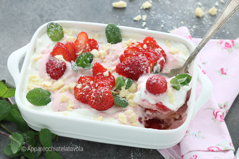 SPOON DESSERT WITH STRAWBERRIES AND YOGURT