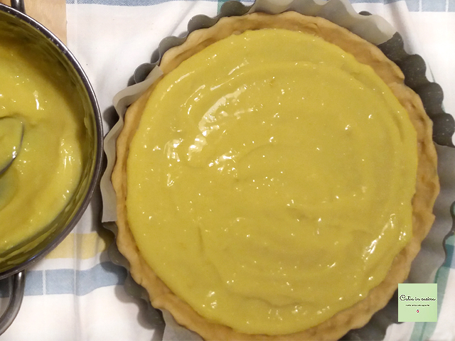 spread the cream over the crust