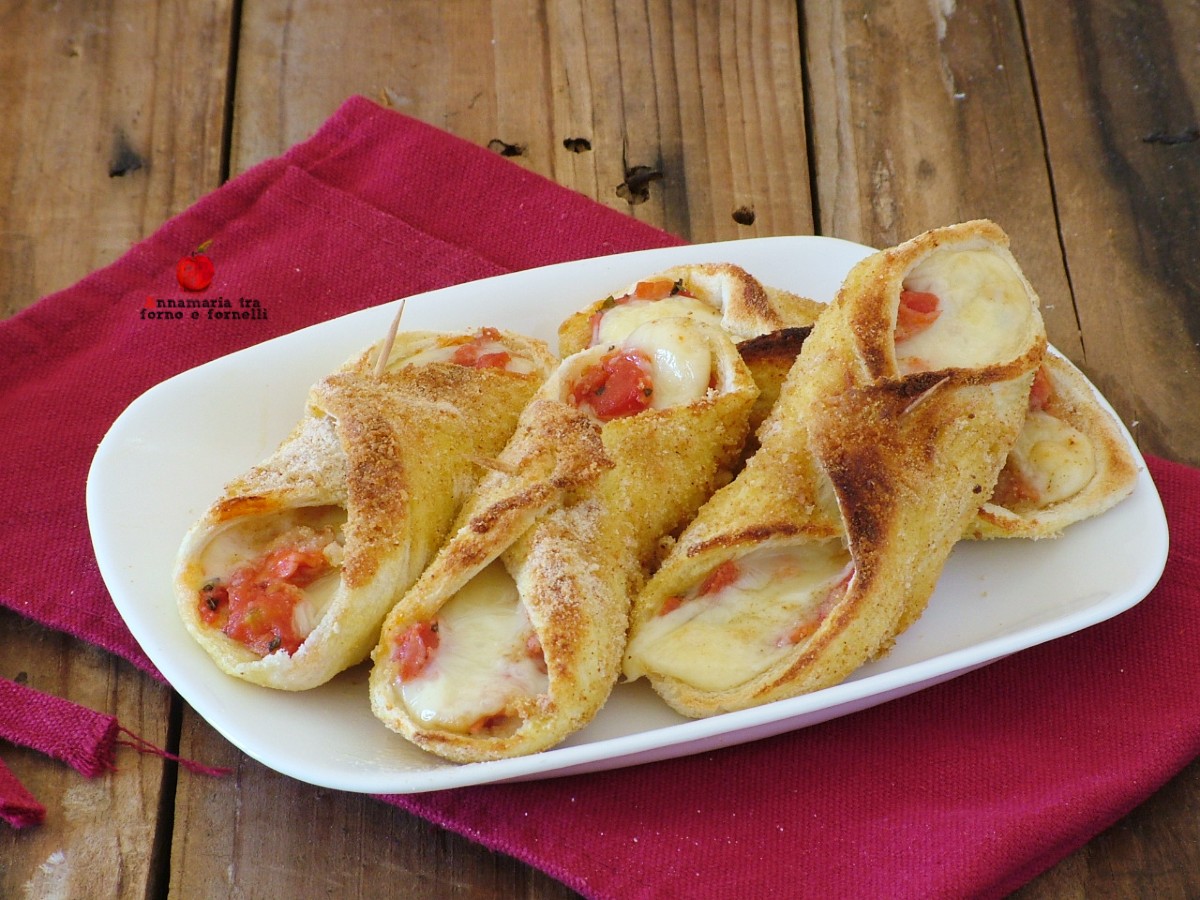 Bread Roll Cannoli Pizza Style