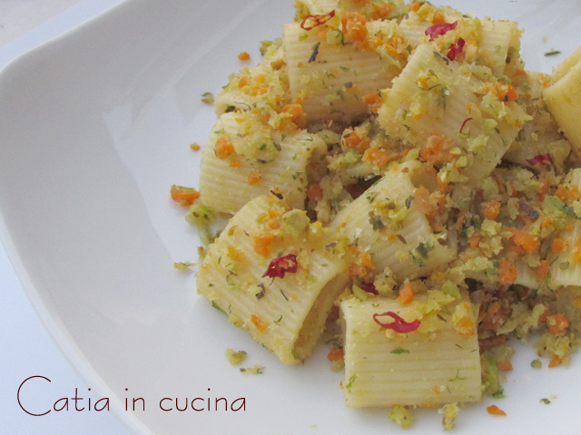 colorful mezze maniche with vegetables and breadcrumbs
