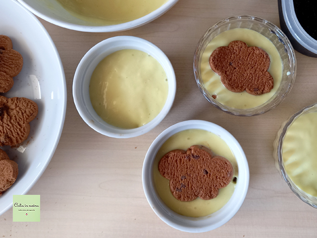 layer of cream and cookies