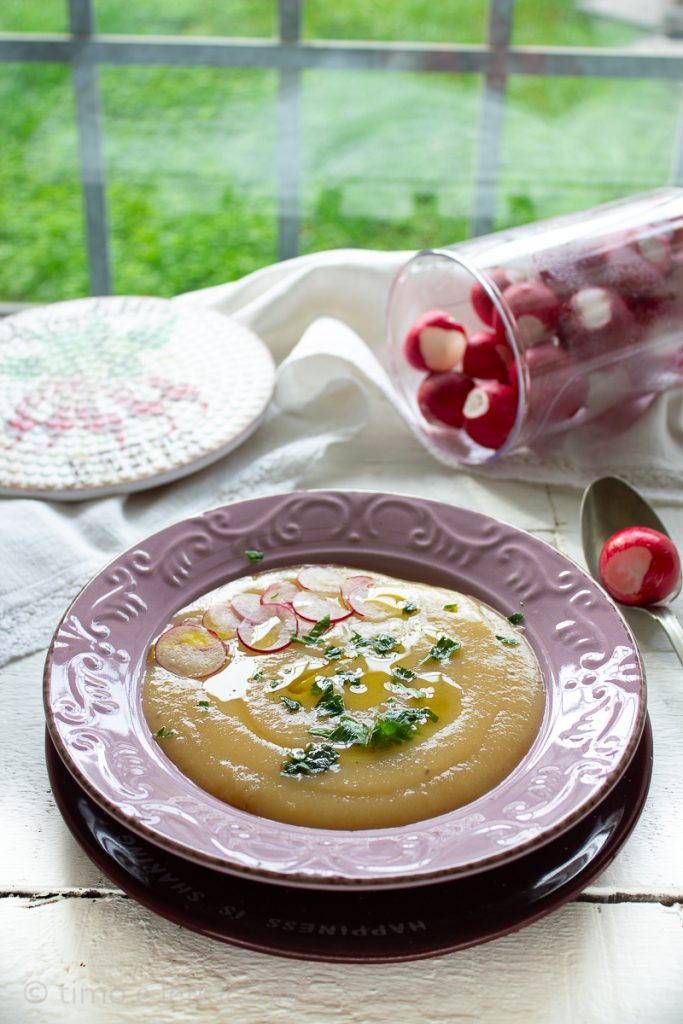 Cream of potatoes and radishes