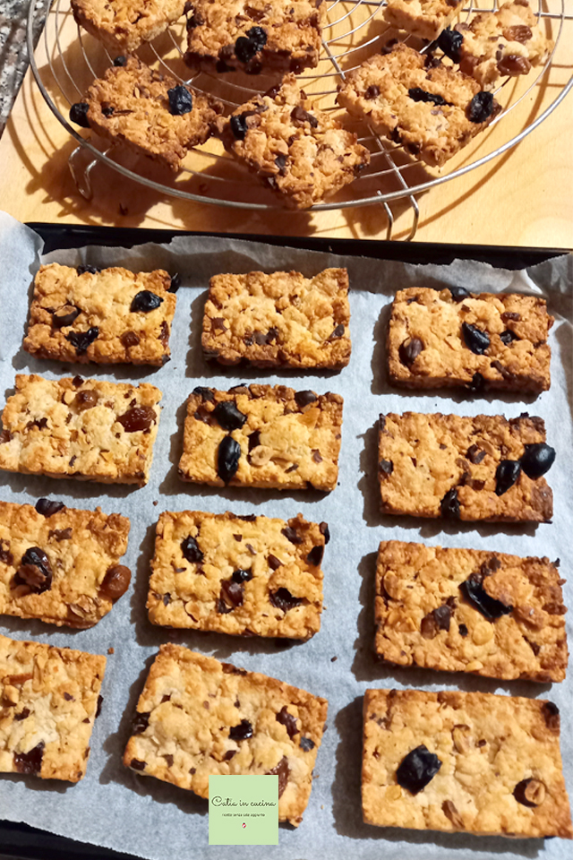 crumbly shortcrust bars after baking
