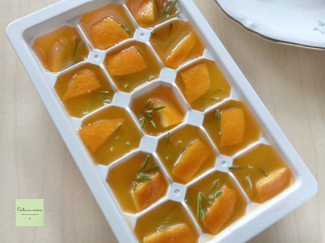 fill the tray with orange juice