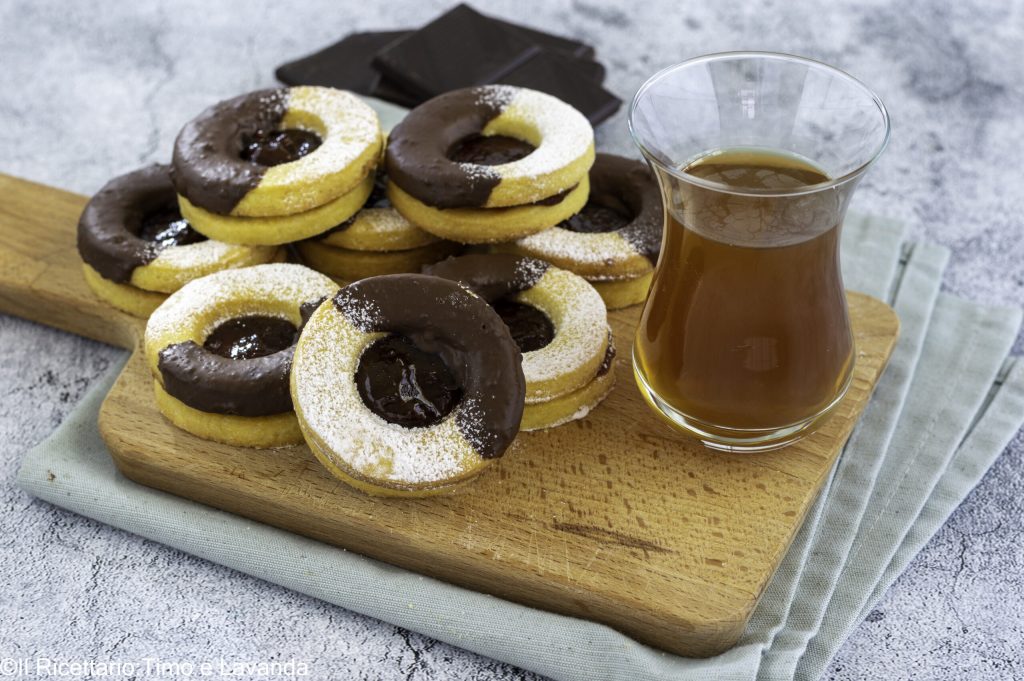 gluten-free hazelnut sandwich cookies
