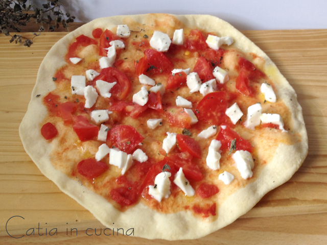 margherita pizza with tomato