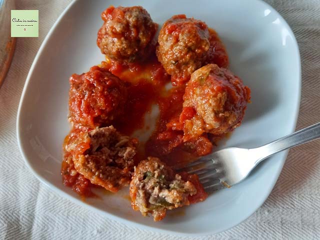 meatballs cooked in the microwave - inside view