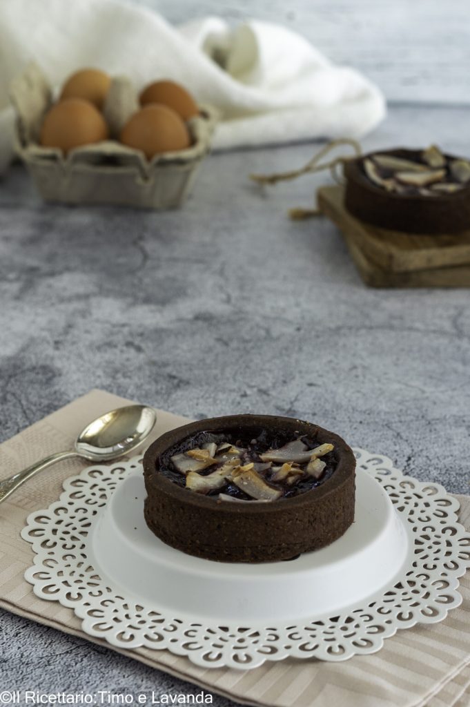 mini tarts with raspberry jam and cocoa rice shortcrust