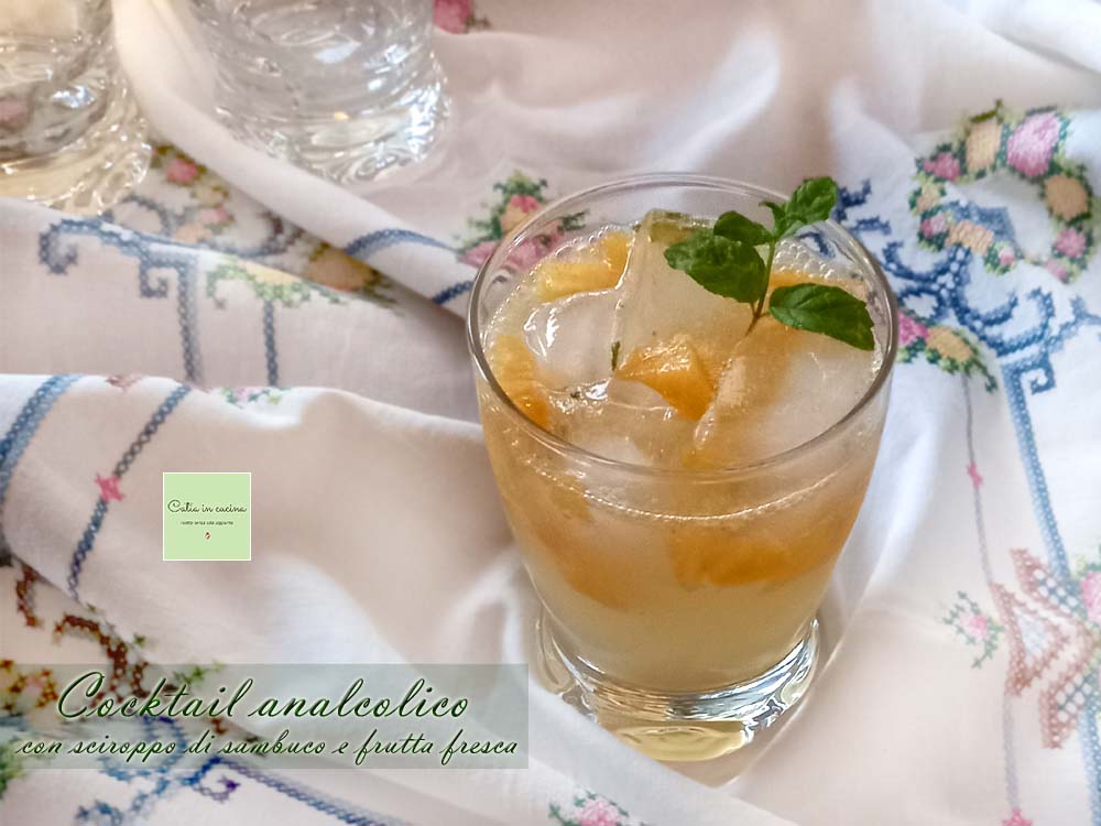 Non-alcoholic cocktail with elderberry syrup and fruit