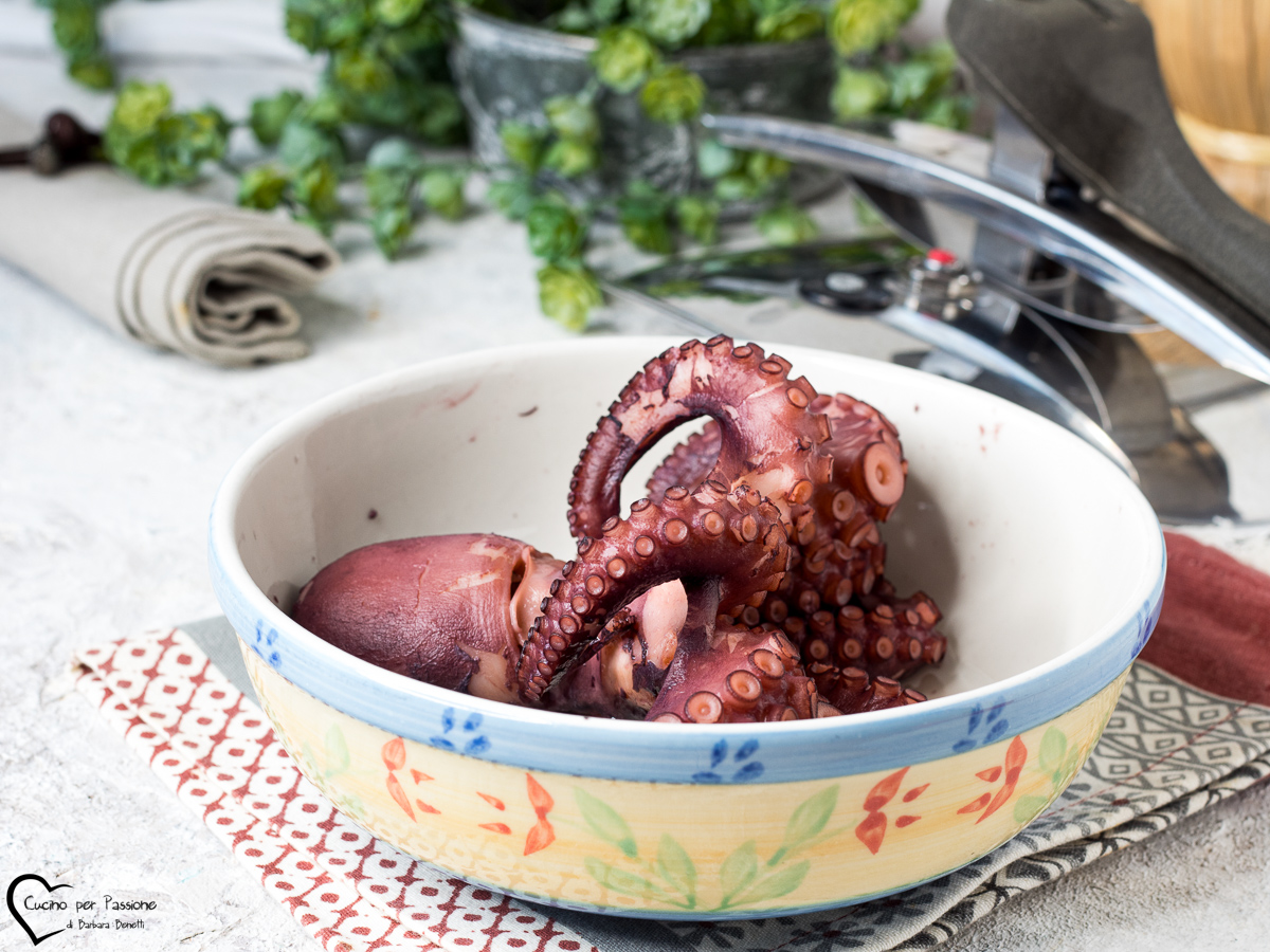 OCTOPUS IN PRESSURE COOKER