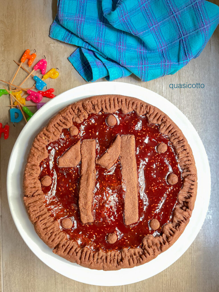 Cocoa Tart with Raspberry Jam cooked in an air fryer