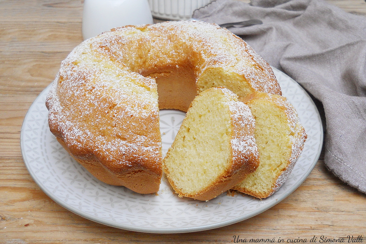 Soft and Quick Yogurt Bundt Cake