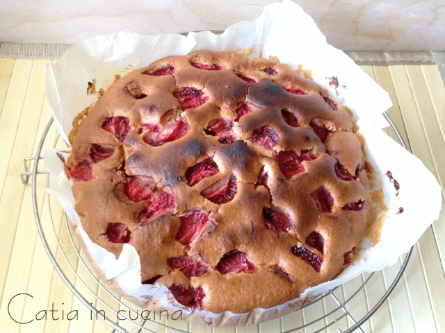 strawberry bundt cake