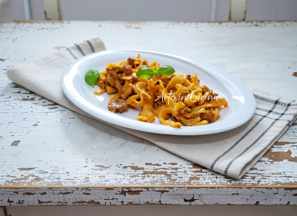 TAGLIATELLE with SAFFRON Ragù