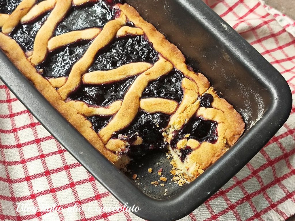 Jam tart with elastic shortcrust pastry that does not break