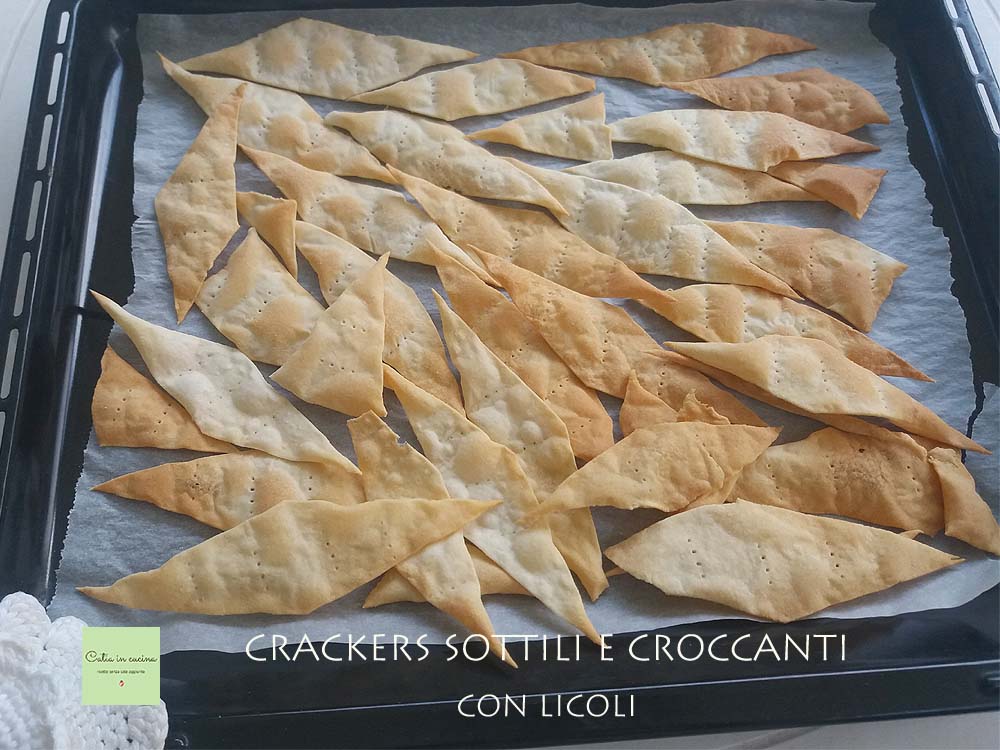 thin and crunchy crackers (Licoli)