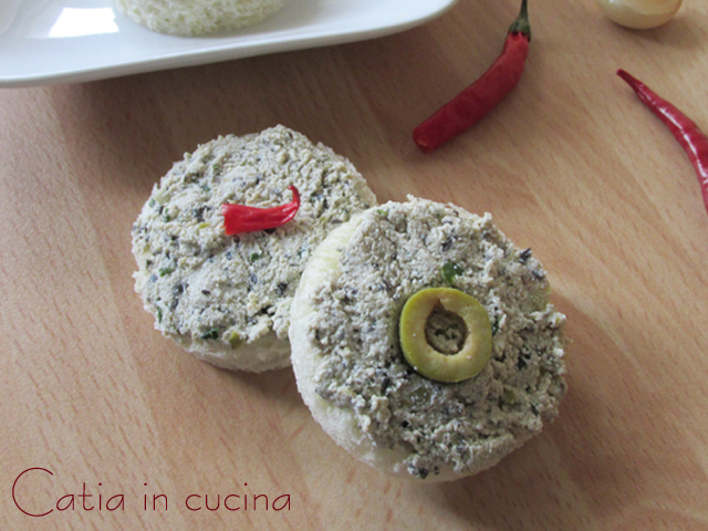 Tofu and Olive Pâté Canapés