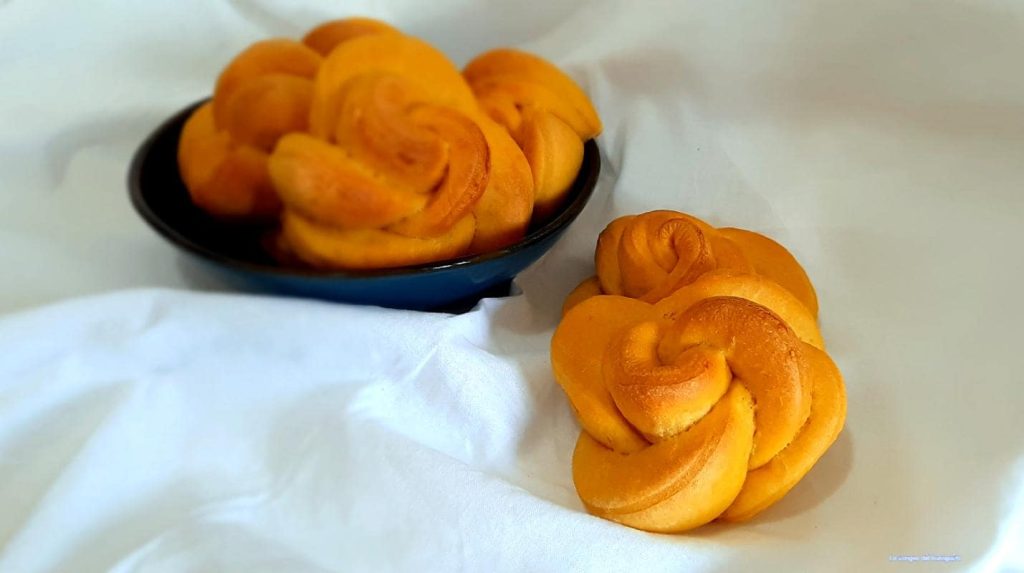Pumpkin Bread Flowers