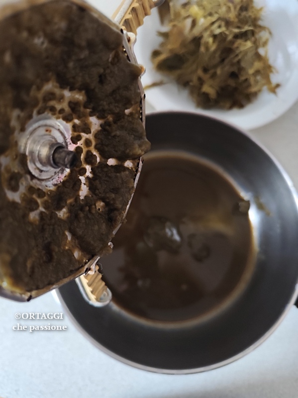 collect the pulp at the bottom of the sieve and add to the Artichoke Cream Soup with Scraps