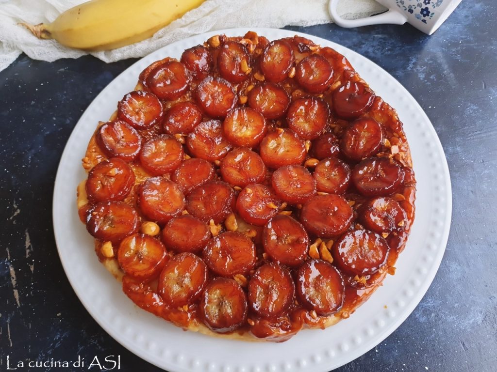 Banana Tatin with Puff Pastry and Hazelnuts (Caramel without Butter)