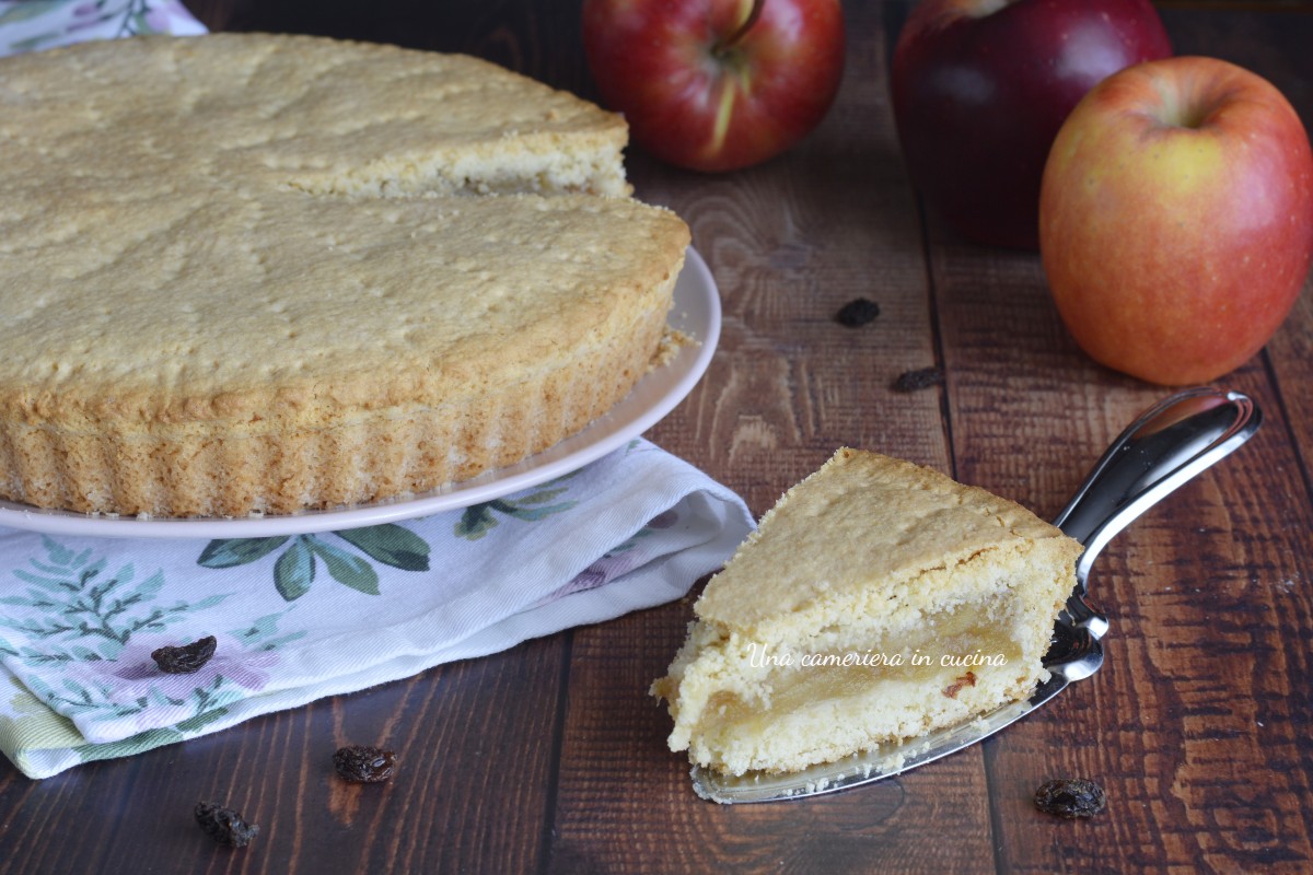 Cooked Apple and Raisin Cake