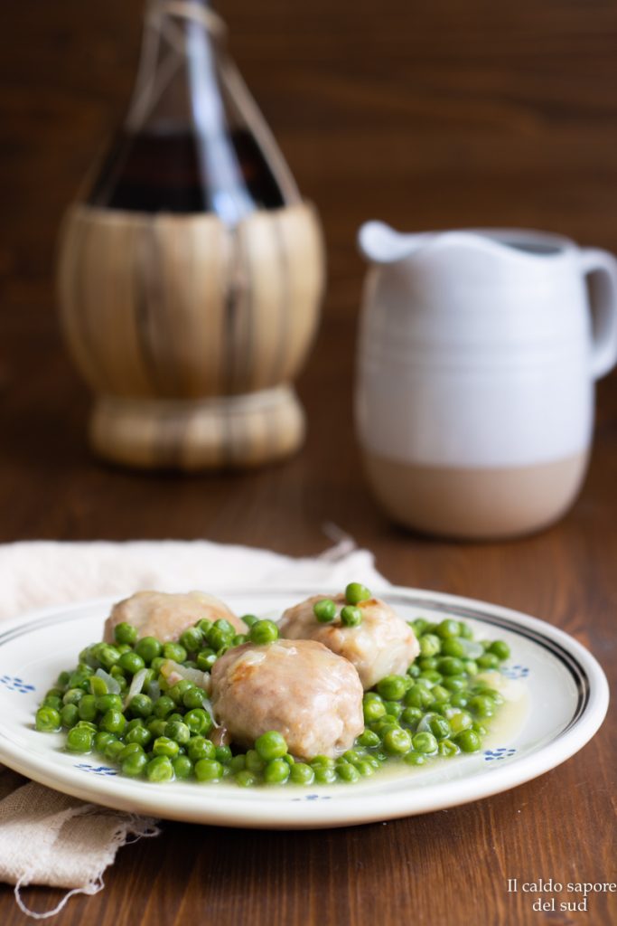Creamy, very soft meatballs with peas