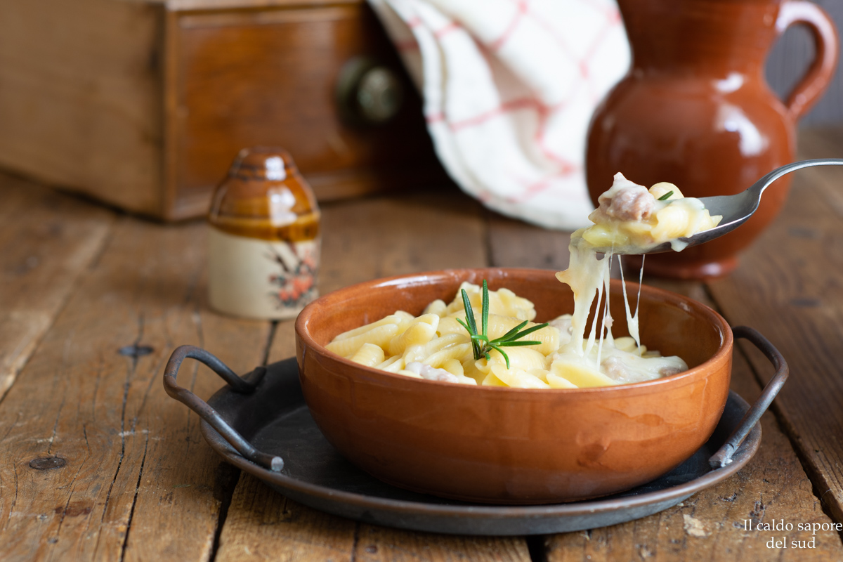 Pasta with potatoes, sausage and provola