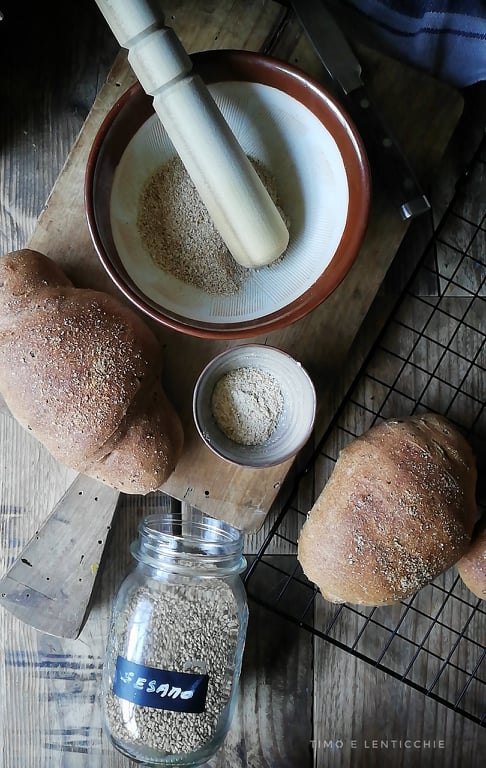 Gomasio Bread - type 1 flour buns