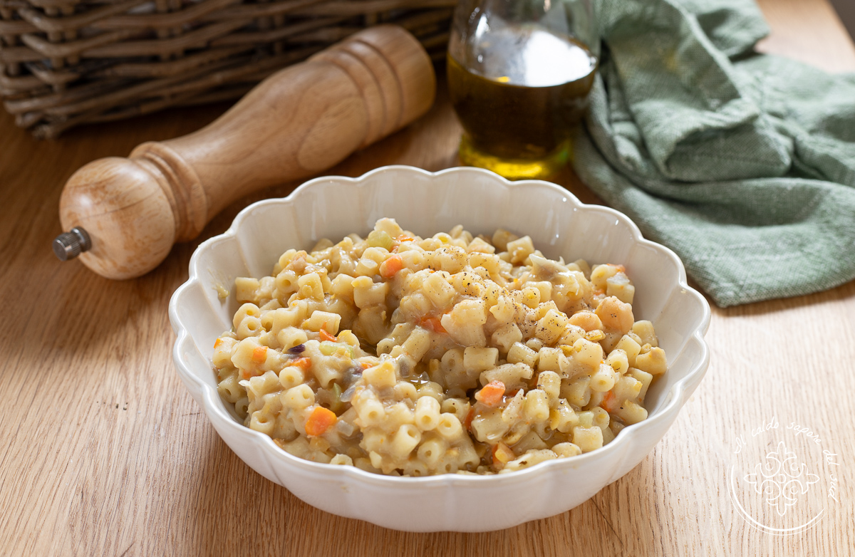 Creamy pasta with chickpeas