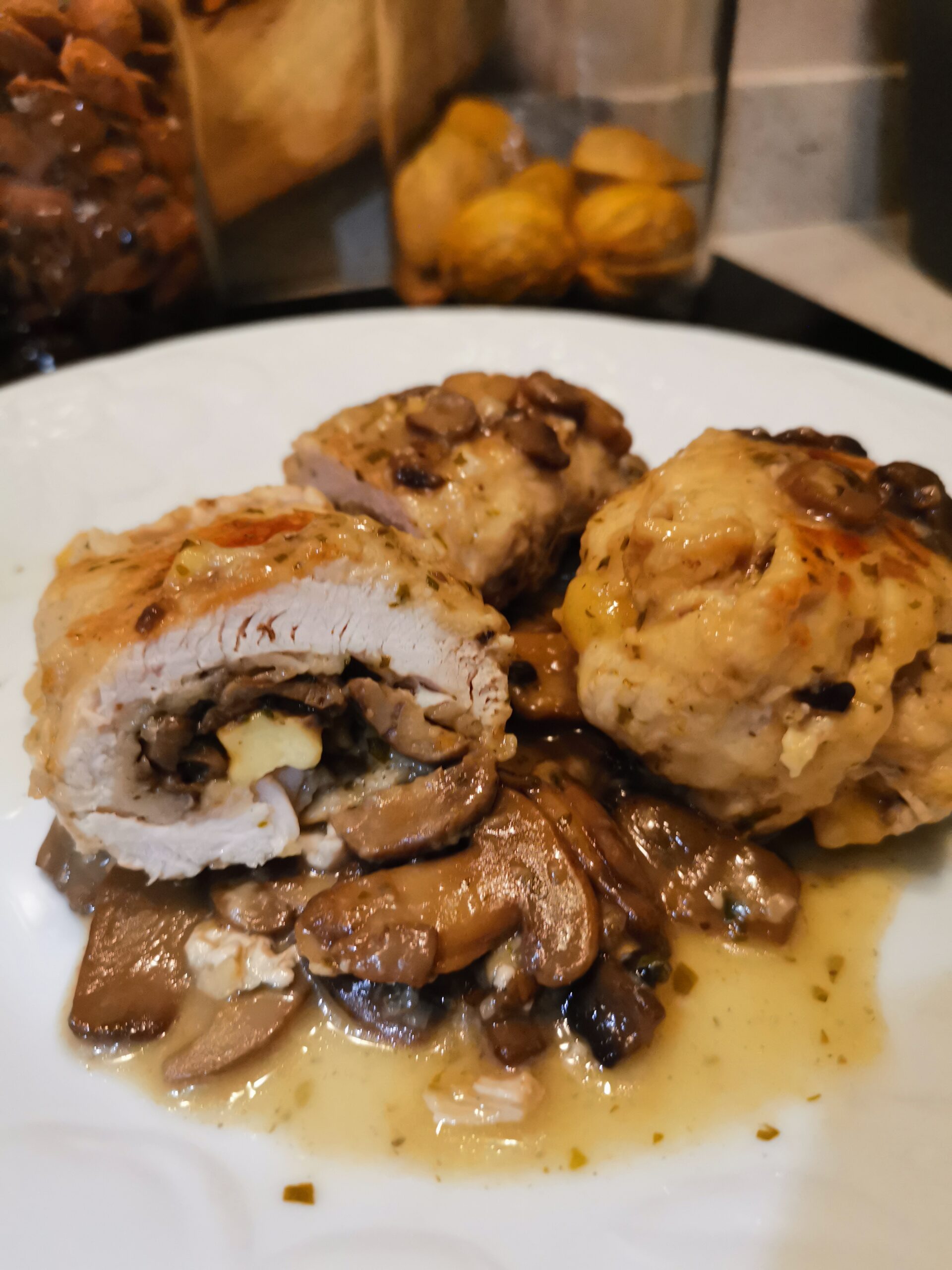 Chicken Rolls with Champignons and Gruyere
