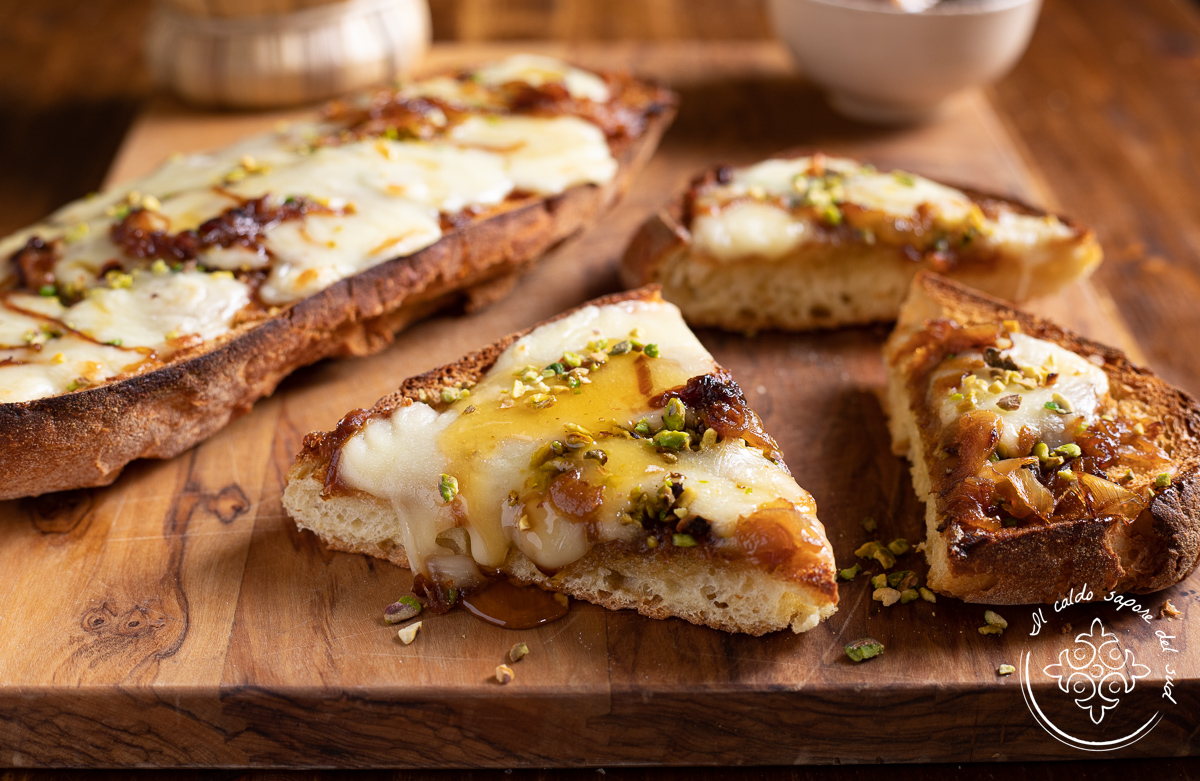 Thick bread slices with onions and primo sale