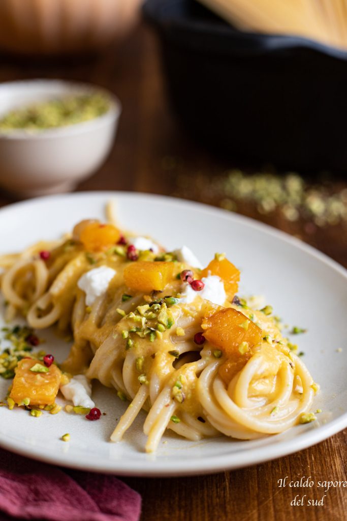 Spaghetti with pumpkin cream