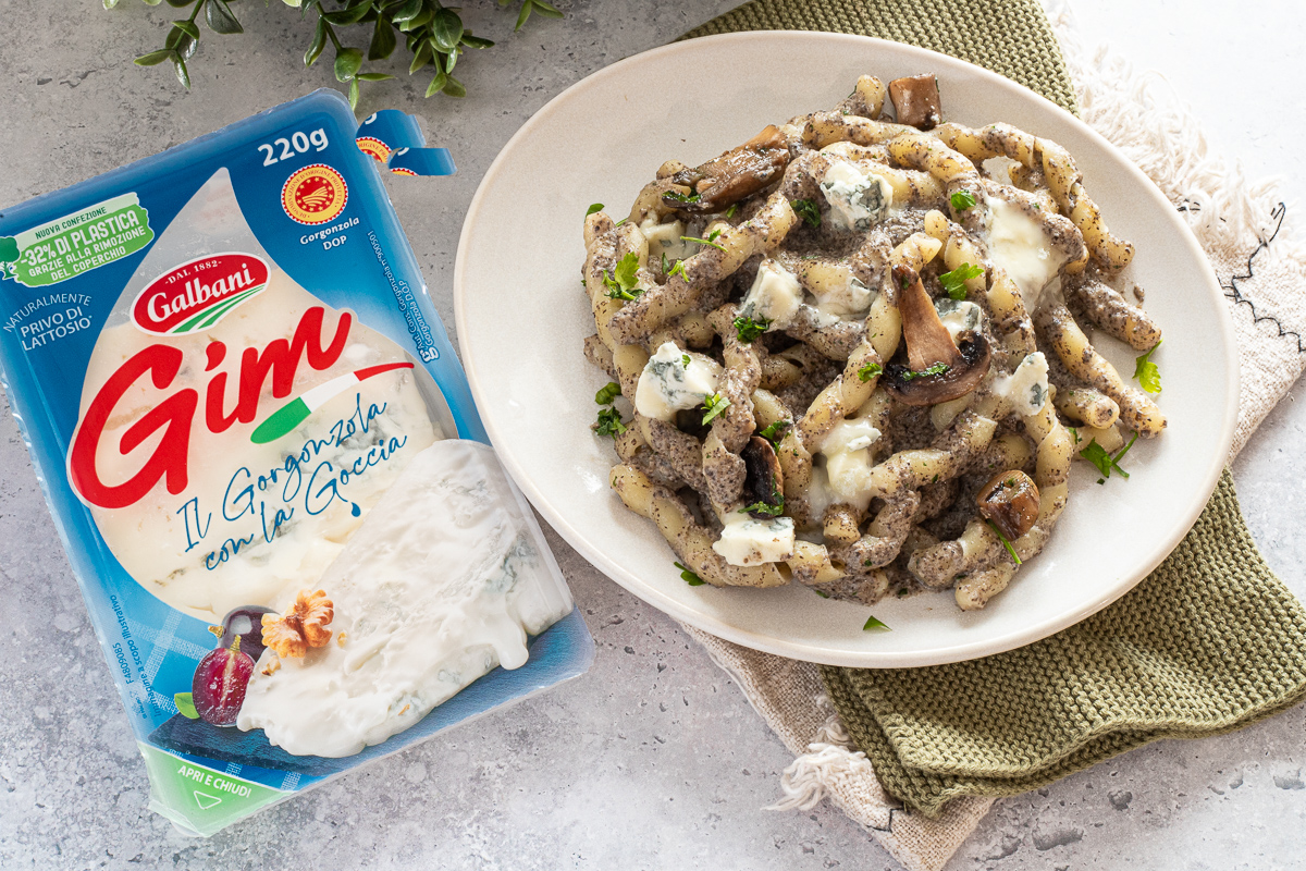Pasta with Mushroom and Gorgonzola Cream