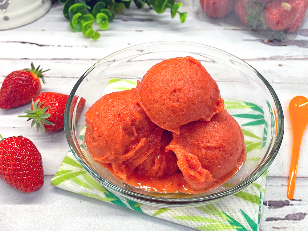 Light Strawberry Ice Cream BIMBY