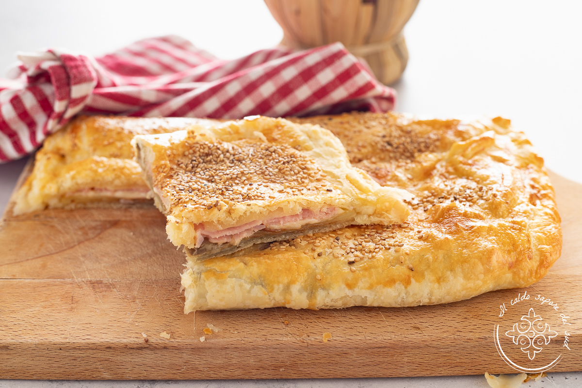 Quick savory puff pastry with eggplant