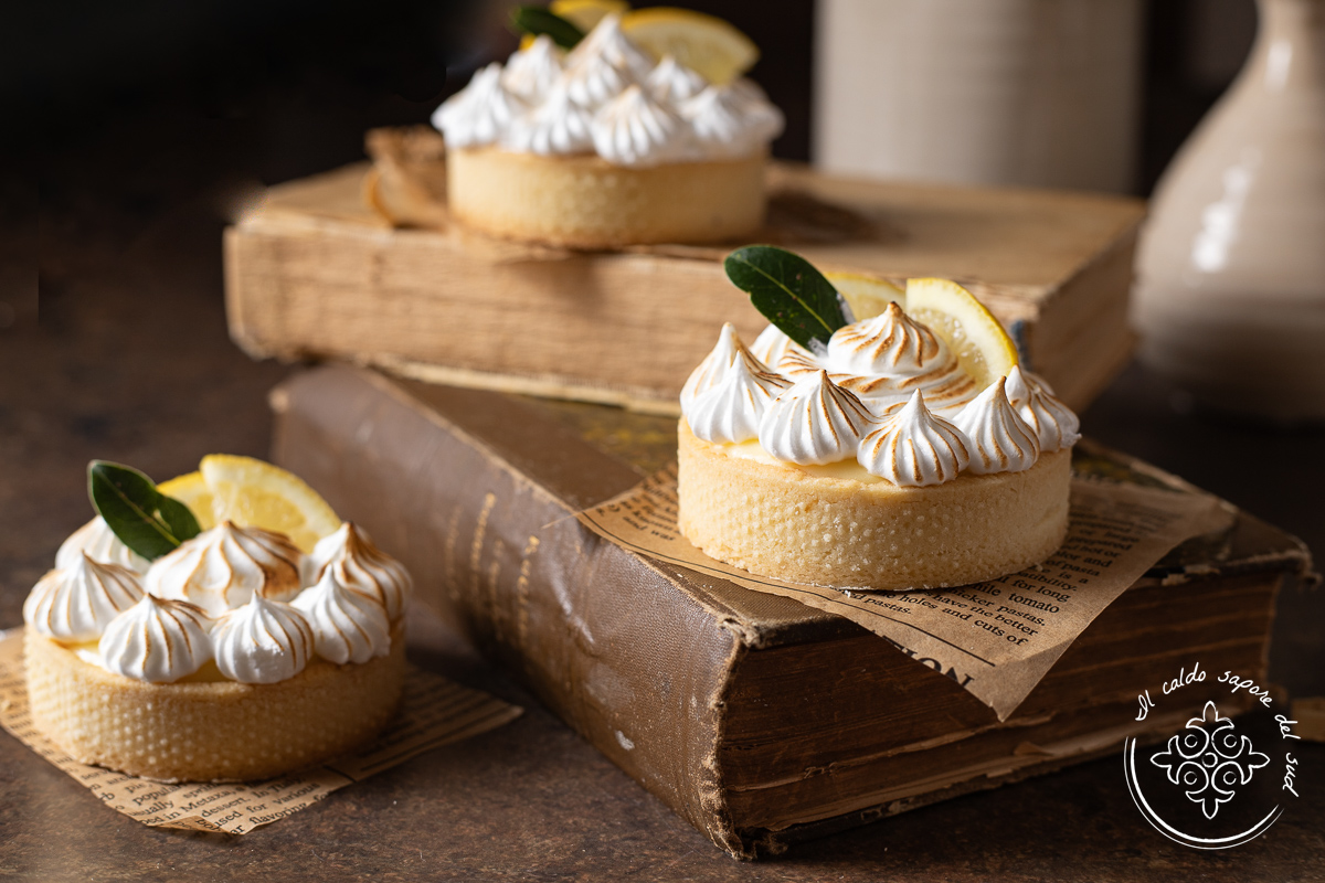 Mini lemon meringue pie