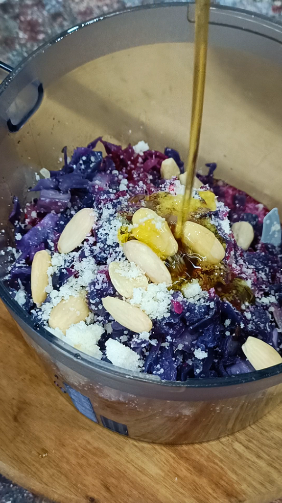 Make a purple cabbage cream