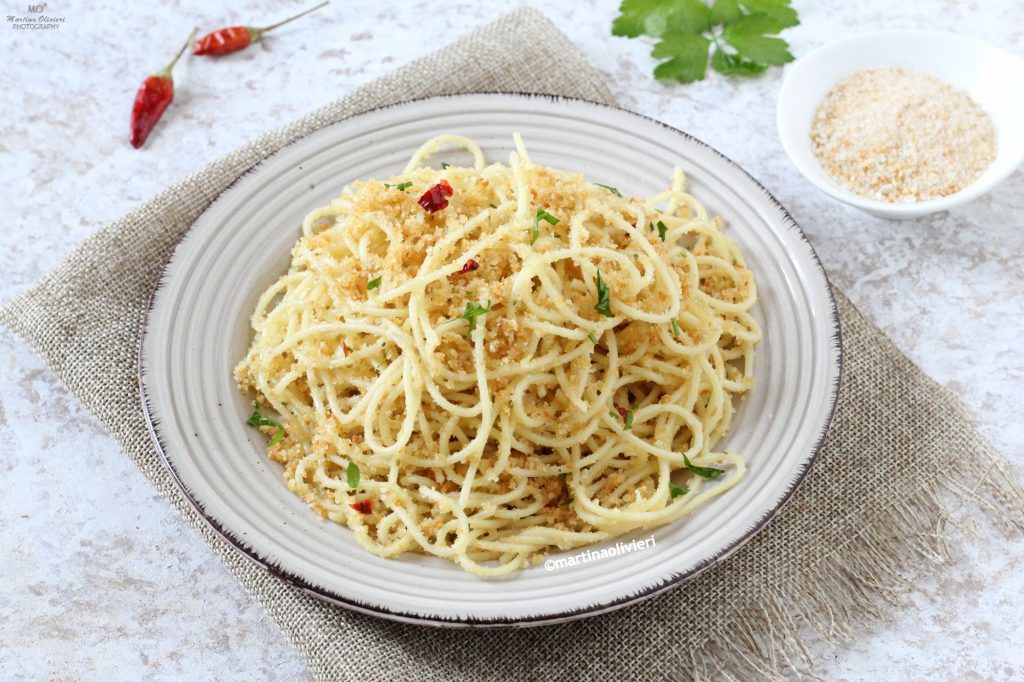 Pasta with Garlic, Oil, Chili Pepper, and Breadcrumbs