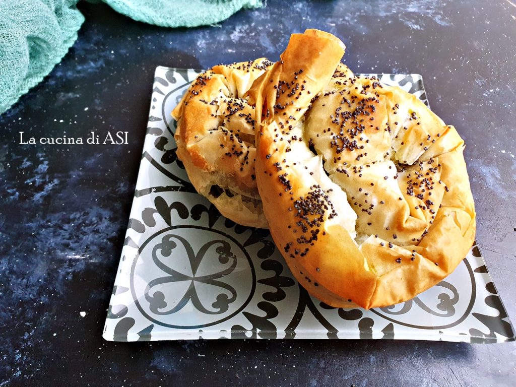 Single-serving savory phyllo tart with spinach and ricotta